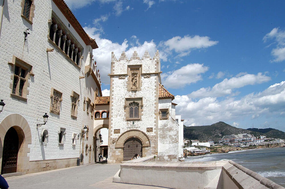 Equipo de pintores en Sitges en fachadas, locales y particulares 1